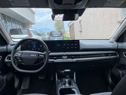 Used 2025 Kia K4 LXS image 32
