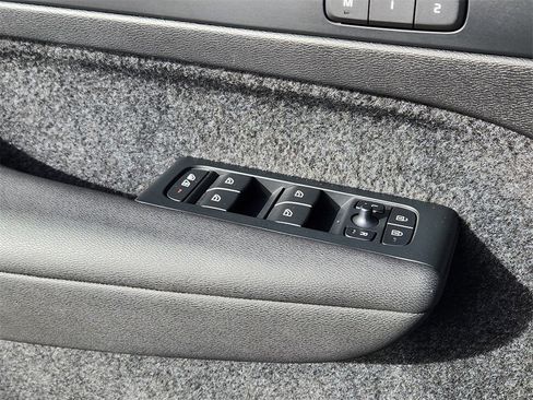 Used 2023 Volvo C40 P8 Recharge Ultimate w/ Protection Package Premier image 4