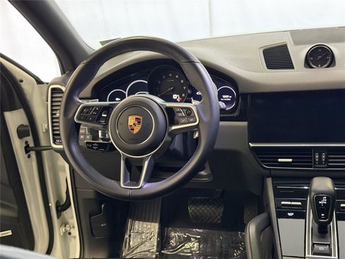 Certified 2022 Porsche Cayenne Platinum Edition image 20
