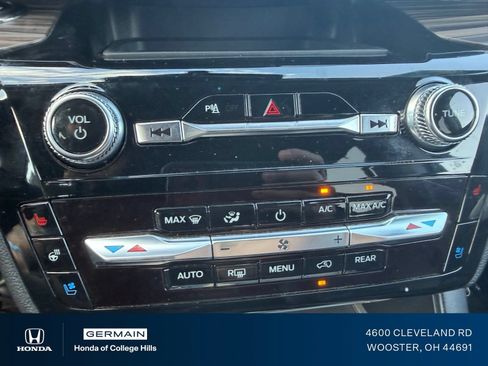 Used 2024 Ford Explorer Limited AWD/4WD image 25
