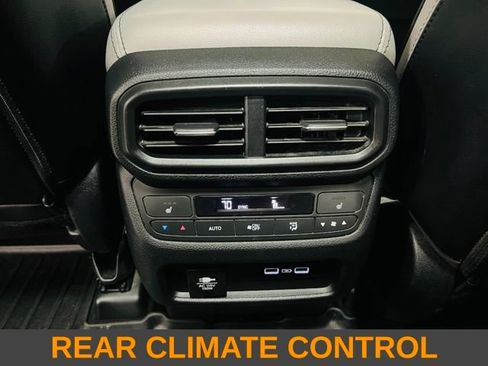 Used 2023 Honda Pilot Elite image 11
