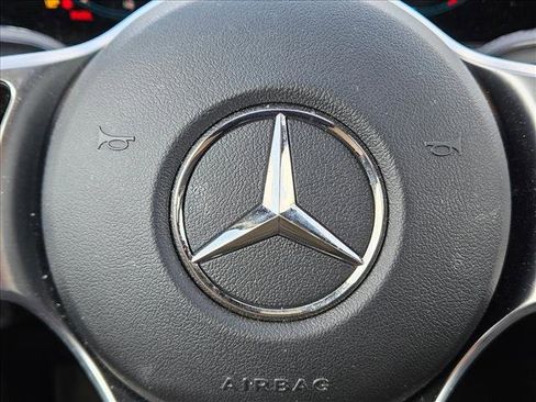 Used 2022 Mercedes-Benz GLA 250 4MATIC image 11