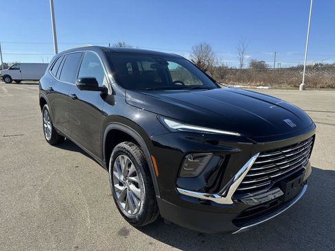Used 2025 Buick Enclave Preferred image 11
