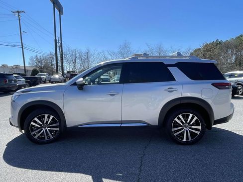 Used 2024 Nissan Pathfinder Platinum image 6