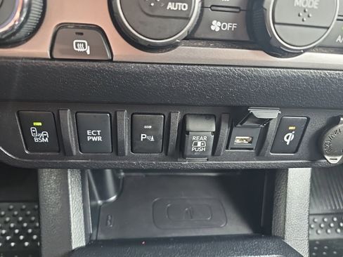 Used 2021 Toyota Tacoma Limited w/ Nightshade Package AWD/4WD image 26