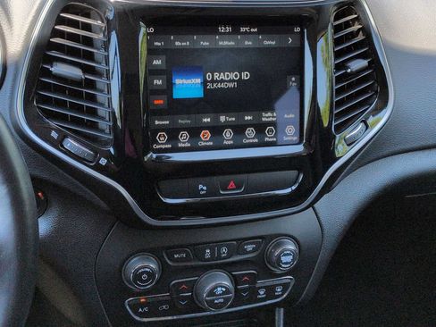 Used 2019 Jeep Cherokee Limited AWD/4WD image 27