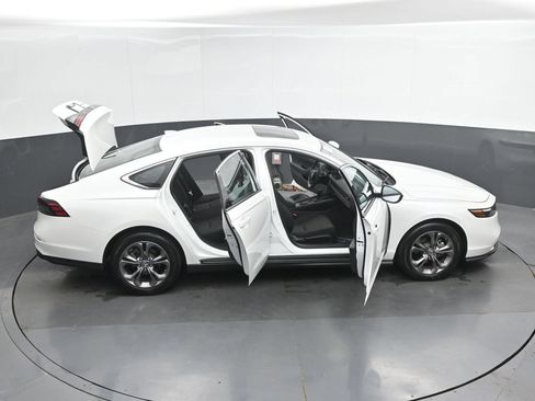 Used 2023 Honda Accord EX image 49