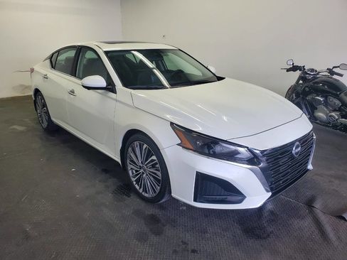 Used 2023 Nissan Altima 2.5 SL image 3