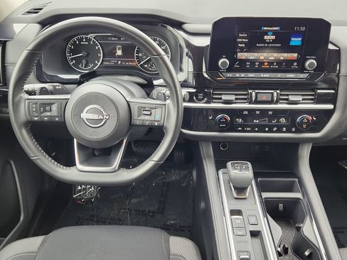 Used 2025 Nissan Pathfinder SV FWD image 3