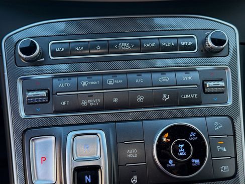 Used 2023 Hyundai Santa Fe Limited image 13