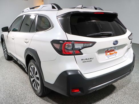 Used 2023 Subaru Outback Premium image 9