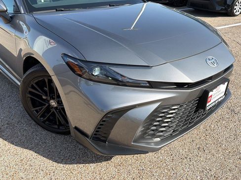 Used 2025 Toyota Camry SE FWD image 8