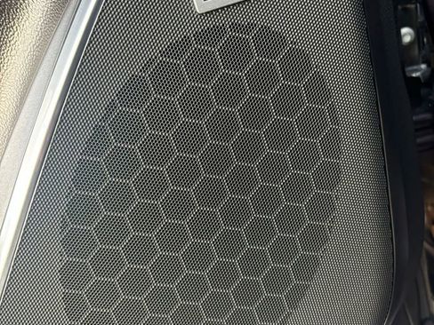 Used 2015 Cadillac Escalade Luxury image 15