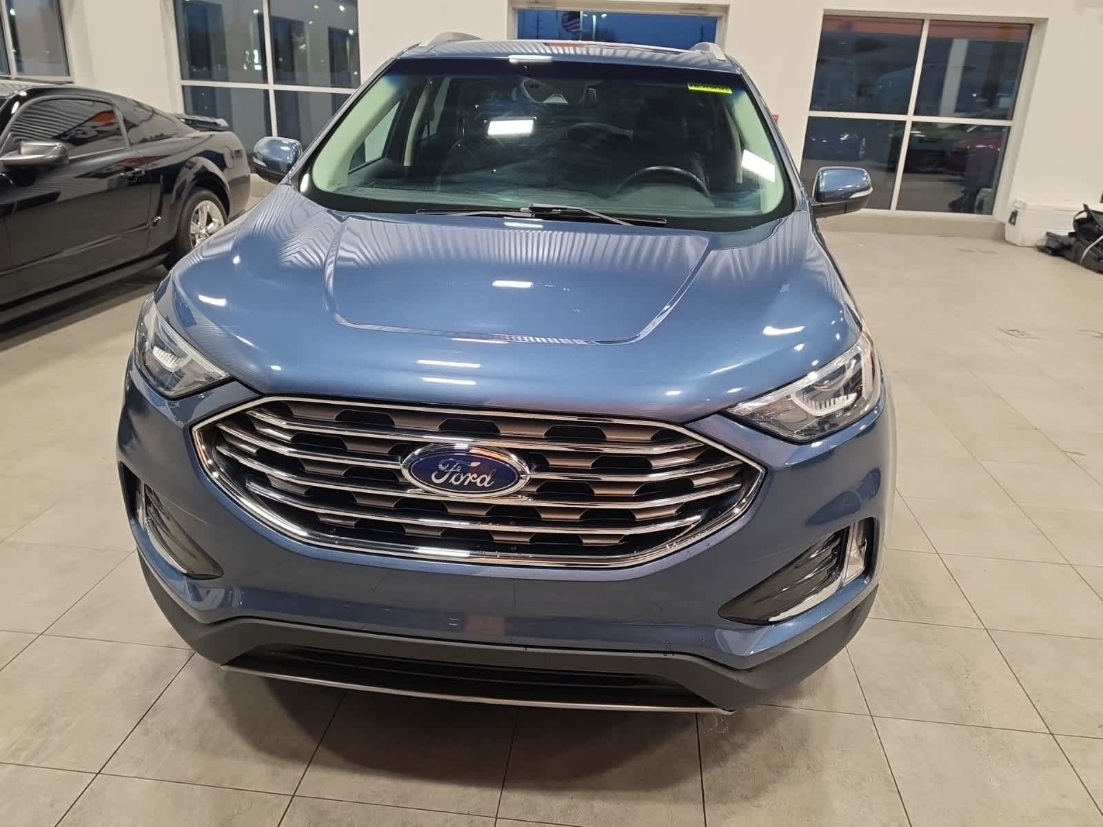 Used 2019 Ford Edge SEL w/ Equipment Group 201A AWD/4WD image 2