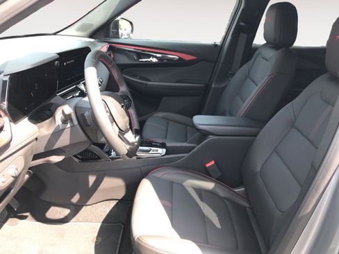 New 2025 Chevrolet TrailBlazer RS w/ Convenience Package image 9