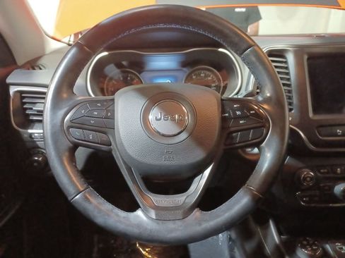 Used 2021 Jeep Cherokee Trailhawk image 15