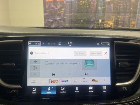 New 2026 Chrysler Pacifica Select image 17