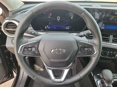 Used 2025 Chevrolet Trax ACTIV FWD image 19