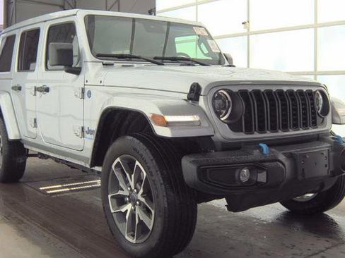 Used 2024 Jeep Wrangler Unlimited w/ Convenience Group image 4