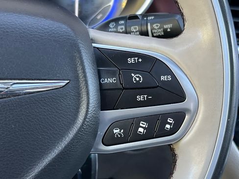 Used 2017 Chrysler Pacifica Limited w/ UConnect Theater Package FWD image 30