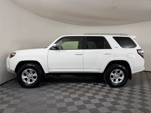 Used 2018 Toyota 4Runner SR5 Premium AWD/4WD image 2