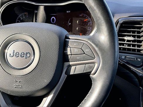 Used 2021 Jeep Grand Cherokee Laredo X RWD image 18