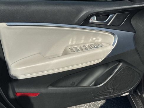 Used 2023 Genesis G70 2.0T image 19