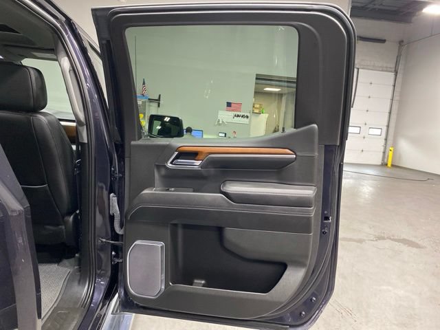 Used 2023 GMC Sierra 1500 Denali w/ Technology Package AWD/4WD image 18