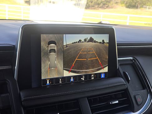 Used 2022 Chevrolet Tahoe Z71 w/ Luxury Package image 19