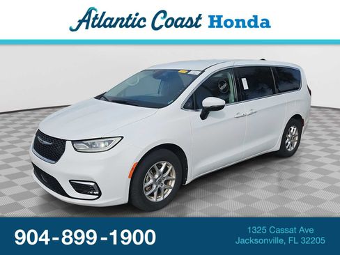 Used 2023 Chrysler Pacifica Touring-L image 1