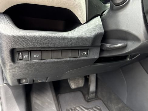 Used 2023 Toyota RAV4 XLE Premium AWD/4WD image 17