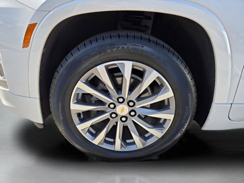 Used 2023 Chevrolet Traverse Premier image 37