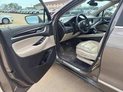 Used 2020 Buick Enclave Essence image 9