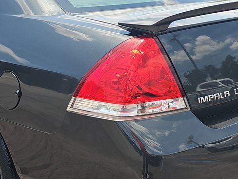 Used 2013 Chevrolet Impala LTZ FWD image 31