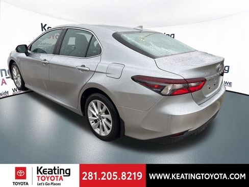 Used 2023 Toyota Camry LE w/ Convenience Package image 5