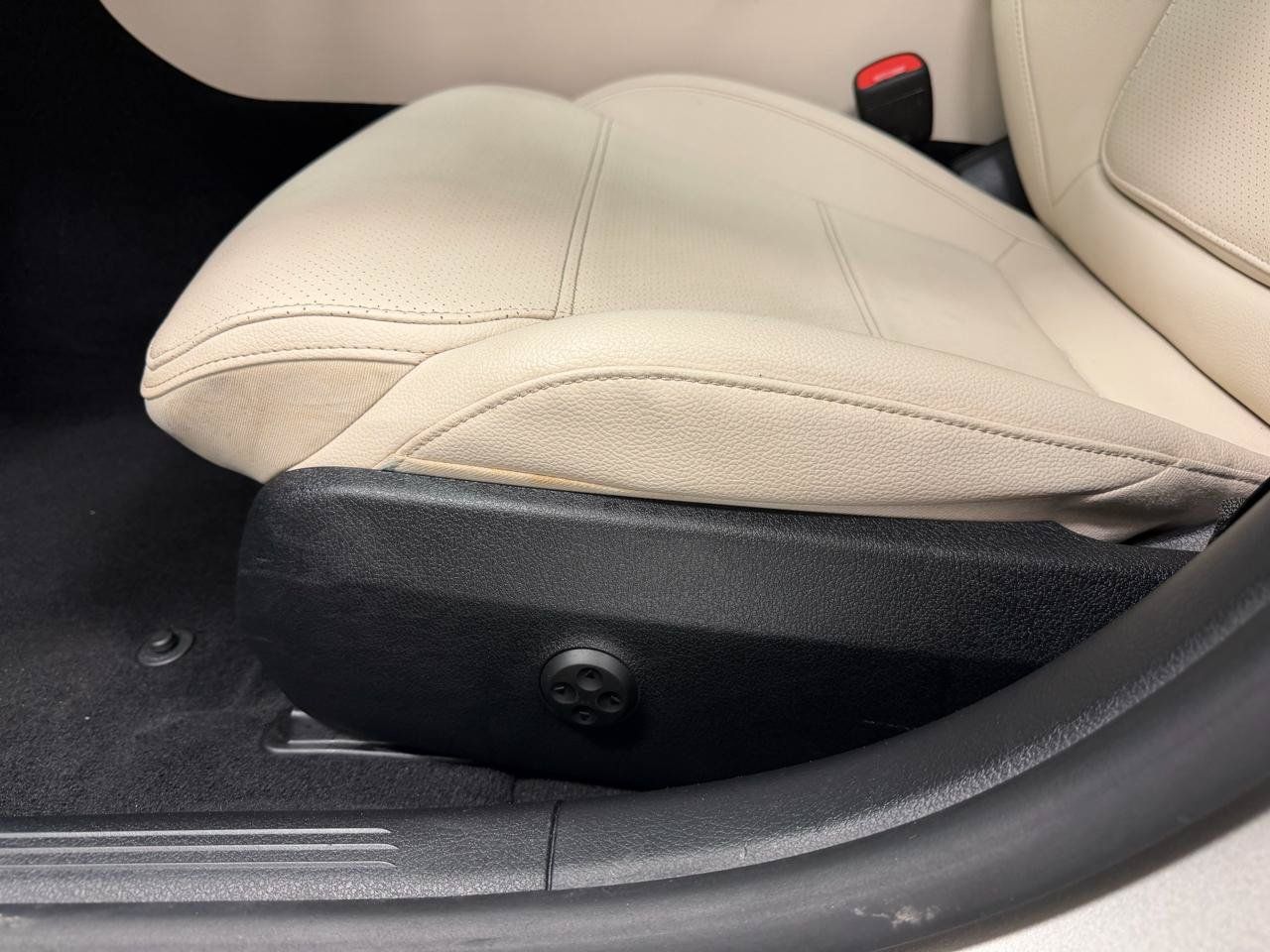 Used 2022 Mercedes-Benz C 300 Sedan image 7