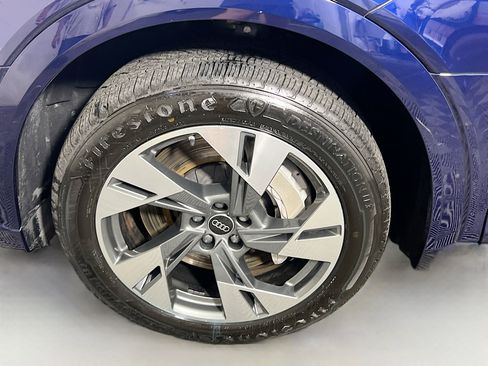 Used 2022 Audi e-tron Premium w/ Convenience Plus Package image 13