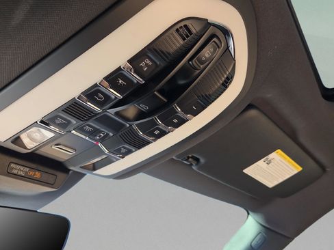 Used 2022 Porsche Macan image 15