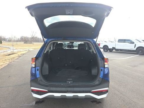 Used 2025 Kia Sportage EX image 9