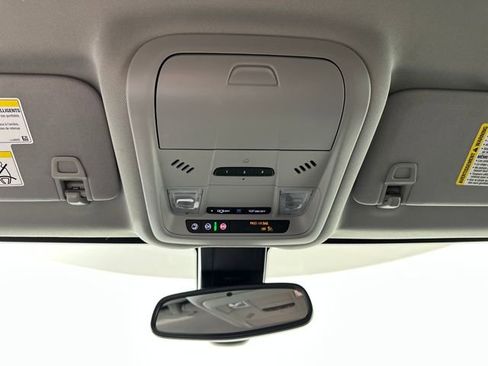 Used 2023 GMC Terrain SLT image 24