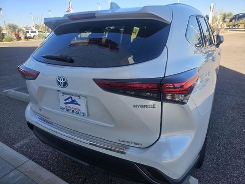 Used 2023 Toyota Highlander Limited image 11