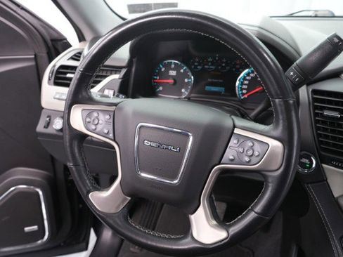 Used 2020 GMC Yukon Denali w/ Denali Premium Package image 41