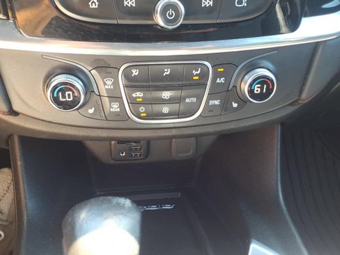 Used 2022 Chevrolet Traverse RS AWD/4WD image 30