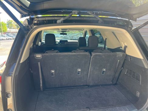 Used 2025 Nissan Pathfinder SV image 31