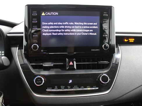 Used 2021 Toyota Corolla LE FWD image 30