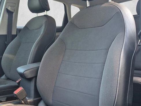 Used 2022 Volkswagen Taos SE image 11