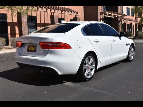 Used 2019 Jaguar XE Premium RWD image 7