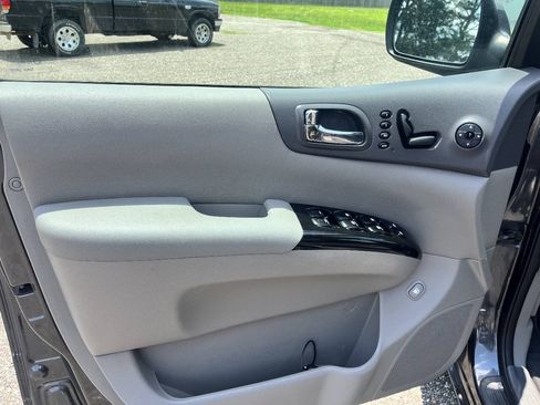Used 2014 Kia Sedona EX w/ Navigation Package FWD image 19