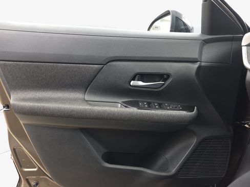 Used 2026 Nissan Kicks SV w/ SV Premium Package FWD image 23