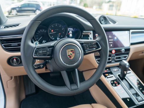 New 2026 Porsche Macan image 15